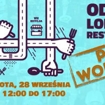 Niebieski plakat w kreatywnej realizacji. Widnieje na nim wiele rąk z kulinarnymi potrawami. Pomiędzy nimi znajduje się informacja o wydarzeniu.