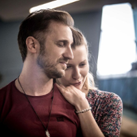 Jeśli ktoś tonie, to trzeba podać mu rękę