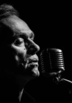 John Porter przy mikrofonie