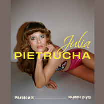 Zdjęcie Julii Pietruchy na ziemi, informacje o koncercie z okazji dziesięciolecia jej płyty.