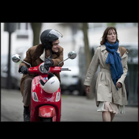 kadr z filmu: dziewczyna i motocyklista