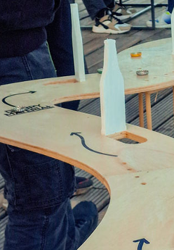 Tor kapslowy ze sklejki. 2 kapsle na torze.