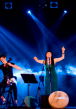 Kasia Pakowska - wokal i perkusjonalia, Joanna Dudkowska - gitara basowa, Agnieszka Kowalczyk - wiolonczela