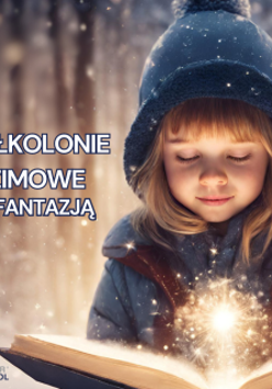 "Półkolonie zimowe z fantazją. Dziewczynka czyta książkę. Nad książką zimne ognie.