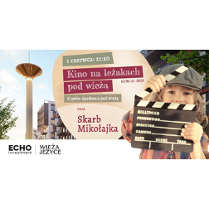 "1 czerwca: 21:30. Kino na leżakach pod wieżą. Z cyklu: Spotkania pod wieżą. Film: Skarb Mikołaja". Dziecko trzyma kadr. Obok wieża na Jeżycach i bloki. Logo: Echo Investment.