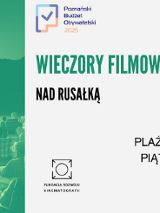 Plakat, który informuje o wieczorach filmowych nad Rusałką. Zdjęcie wielkiego ekranu przed którym siedzą ludzie z nałożonym zielonym filtrem, obok na białym tle informacje o wydarzeniu.