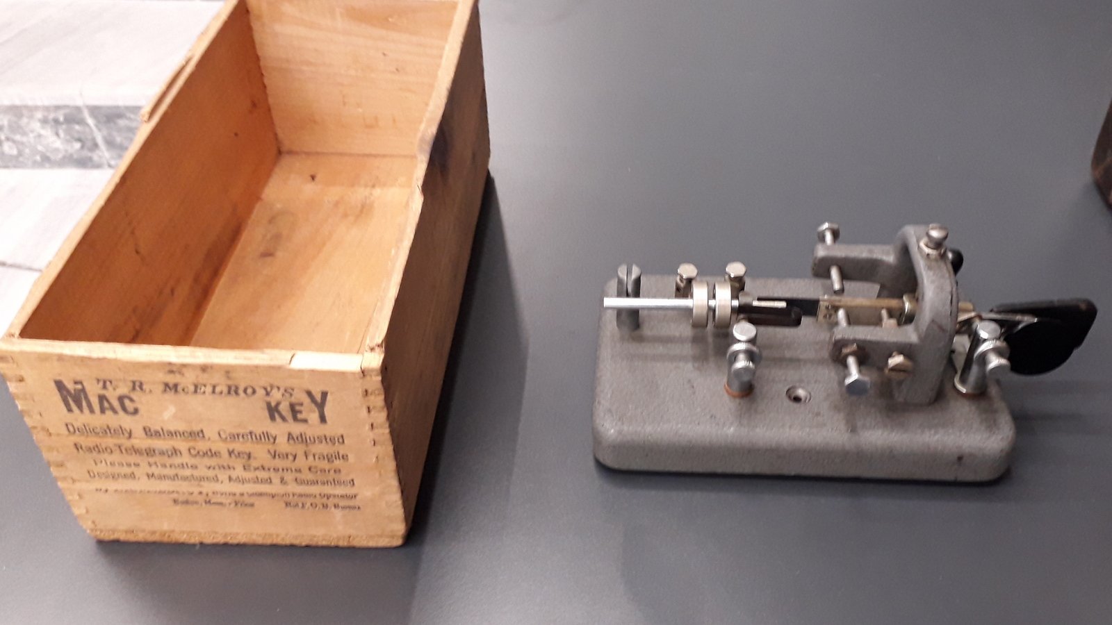 Klucz radiotelegraficzny przekazany na ekspozycję Centrum Szyfrów Enigma, fot. WMP