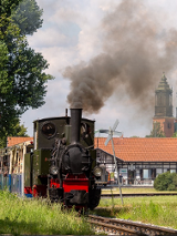 Zdjęcie przedstawia lokomotywę kolejki parkowej Maltanka.