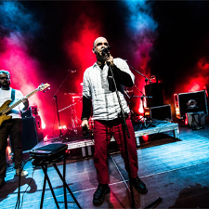 Zdięcie sceny z muzykami