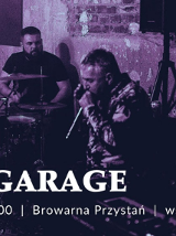 Niewyraźny obraz wnętrza klubowego z muzykami na scenie. Z boku napisy informujące o wydarzeniu.