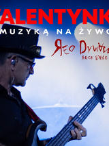 Plakat , który reklamuje koncert Covery polskiego rocka. Muzyk z gitarą na mazanym niebiesko-białym tle, z boku napisy informujące o wydarzeniu.