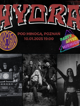 Plakat promujący koncert zespołu Hydra w klubie pod Minogą w Poznaniu, 10 stycznia 2025. Trzy czarno-białe zdjęcia muzyków, nad nimi napisy informujące o wydarzeniu.
