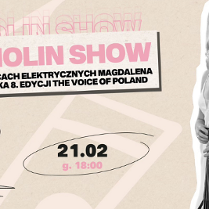 Plakat reklamujący koncert Magia skrzypiec, na zdjęciu artystka w białej sukni, trzymająca skrzypce, obok napisy informujące o wydarzeniu.