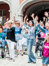 koncert na dziedzińcu Szkoły Baletowej