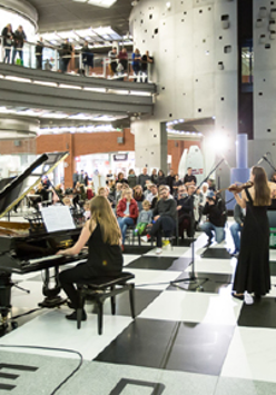 koncert na Szachownicy