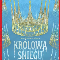 Na błękitnym tle złota korona z lodu. Pod spodem napis "Królowa Śniegu. Plakat obramowany czerwoną ramką.