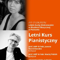 Plakat, który reklamuje Letni Kurs Pianistyczny, po lewej stronie czarno-białe zdjęcia prowadzących kurs, po prawej napisy, informujące o wydarzeniu.