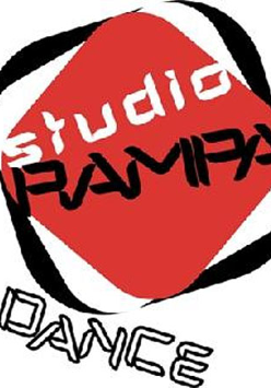 Logo w białych, czerwonych i czarnych barwach. Napisy: białe i czarne. Na środku czerwony, wyoblony w narożnikach kwadrat, ustawiony narożnikiem w dół.