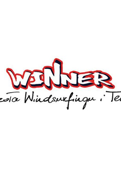 napis "WINNER" z podpisem "Szkoła Windsurfingu i Tenisa"