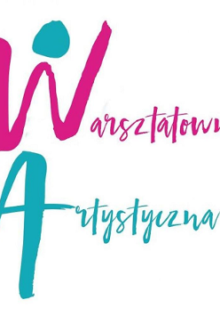 Różowo-błękitny napis "Warsztatownia Artystyczna".