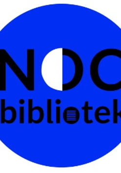 Niebieskie koło na białym tle, a na nim napis noc bibliotek w czarnym kolorze, litera o w słowie noc w połowie jest wypełniona w białym kolorze białym, przypomina półksiężyc.