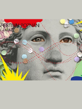 Baner festiwalu Malta. Wielokolorowy baner na którym między innymi widzimy twarz posąga z ludzkimi oczami.