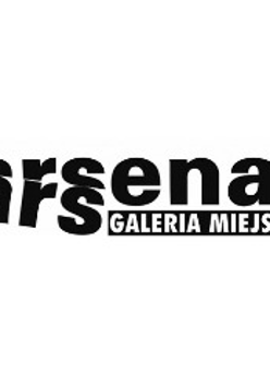 Logo Galerii Arsenał, czarny napis na białym tle.