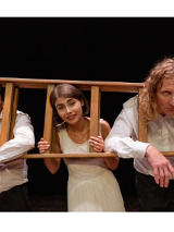 Czarno-białe logo Teatru - napis "Mój Teatr" na białym tle.