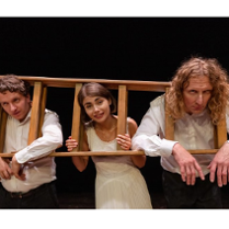 Czarno-białe logo Teatru - napis "Mój Teatr" na białym tle.