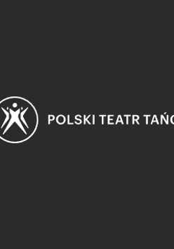 na czarnym tle biały napis Polski Teatr Tańca, po jego lewej stronie w białym okręgu białe rysunki tańczących postaci