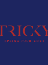 Na granatowym tle widzimy czerwoną nazwę trasy koncertowej.