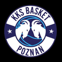 Logotyp Enea Basket Poznań - w środku herbu 2 białe koziołki na tle niebiesko-granatowej piłki do koszykówki. Wokół na obramowaniu na białym tle granatowy napis KKS Basket Poznań, a na granatowym tle 2 białe gwiazdki
