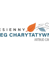 Logotyp Jesiennego Biegu Charytatywnego - nazwa biegu w kolorze czarnym i granatowwym, a obok symbole 2 liści w kolorze brązowym i szarym