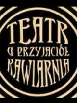 Logotyp teatru. Na czarnym tle jasne liery z wyrazami teatr u przyjaciół kawiarnia ułożone w trzech rzędach, wokół liter okrąg w tym samym kolorze i widoczne fragmenty kolejnych dalszych okręgów.