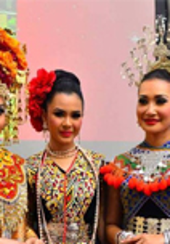 Malajki w tradycyjnych strojach, fot. Teija Gumilar