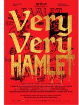 Na czerwonym tle plakatu złoty napis Very Very Hamlet. Z liter słowa Hamlet ścieka złota farba.