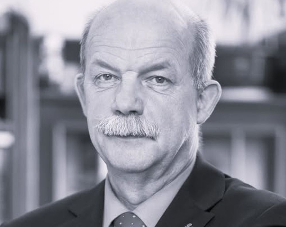 Profesor Zbigniew Pilarczyk, fot. Wydział Historii UAM Mężczyzna z wąsem i pod krawatem.