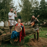 Miecze, tarcze i grochówka z kotła