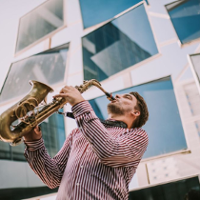 Między Komedą a hip-hopem