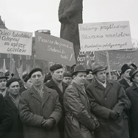 Młodzież kontra dyktatura ciemniaków