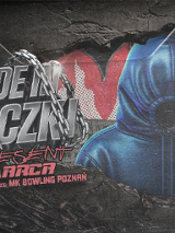 Informacje o koncercie rapera Muchy i gości o tytule Made in bloczki, po prawej rysunek zakapturzonej postaci w niebieskiej bluzie stojącej przed blokiem.