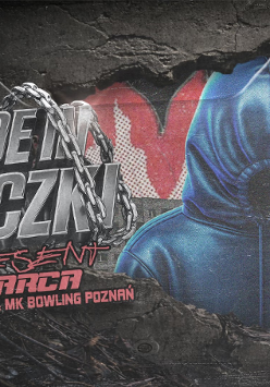 Informacje o koncercie rapera Muchy i gości o tytule Made in bloczki, po prawej rysunek zakapturzonej postaci w niebieskiej bluzie stojącej przed blokiem.