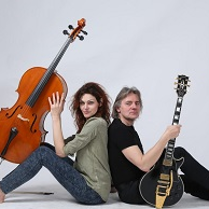 muzycy z instrumentami