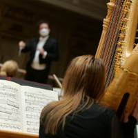 Muzyka przez lornetkę