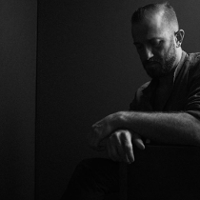 Nerwowe mantrowanie wokół współczesności