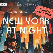 Mężczyzna z saksofonem na tle nowojorskich wieżowców rozświetlonych w obliczu nocnego nieba.