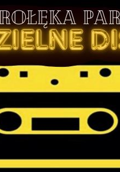 Urządzenie muzyczne na czarnym tle. Na górze znajduje się napis z zaproszeniem na dyskotekę w złotych kolorach.