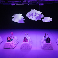 O czym rozmawiają dziewczyny?