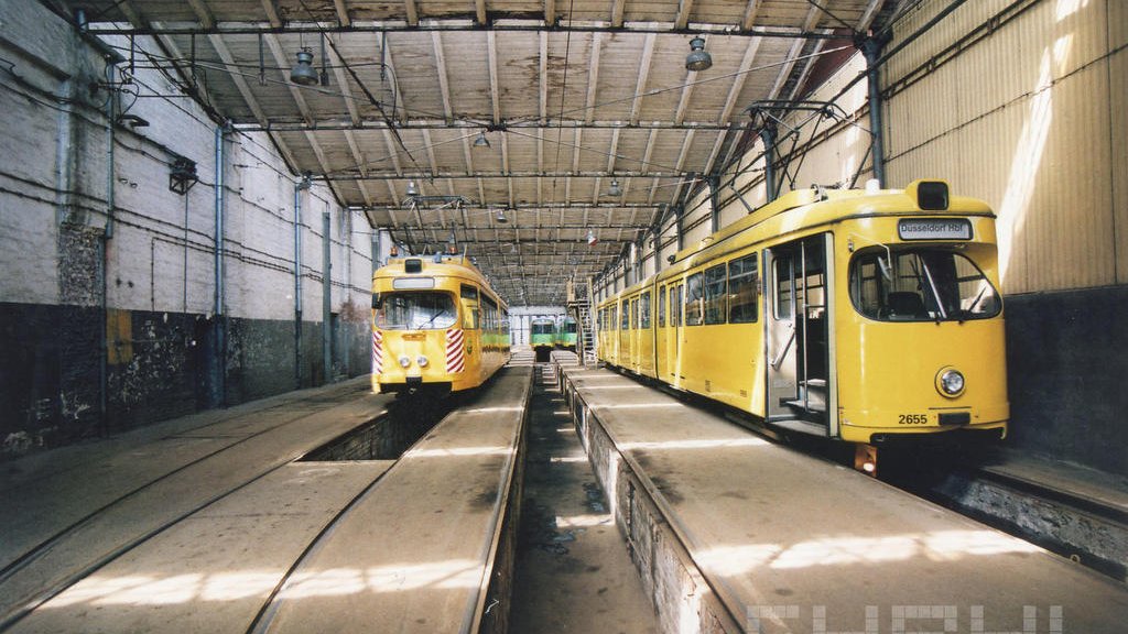 Tramwaje z Niemiec w zabytkowej hali głównej zajezdni tramwajowej przy ul. Gajowej, Fot. MKZ, ze zb. cyryl.poznan.pl
