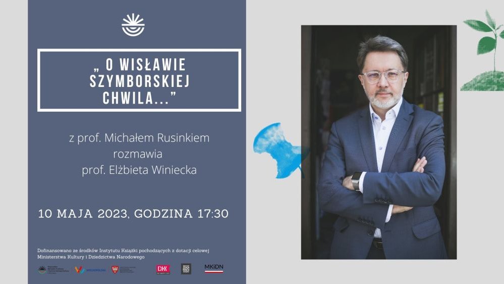 Plakat informuje o dyskusji literackiej prof. Michała Rusinka i prof. Elżbiety Winieckiej. Na zdjęciu prof. Michał Rusinek w granatowym garniturze i białej koszuli.